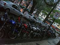 carros e motos perto da rua do imperador em petropolis carros e motos perto da rua do imperador em petropolis
