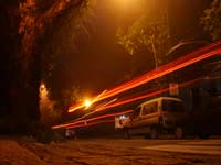 carros na avenida koeller em petropolis rj, proporcionam belas fotos de petropolis, deixando um rastro de luz de seu farol na rua de petropolis carros na avenida koeller em petropolis