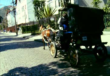 antigos taxi de petropolis, que eram carros movidos a cavalo carros movido a cavalo em petrópolis