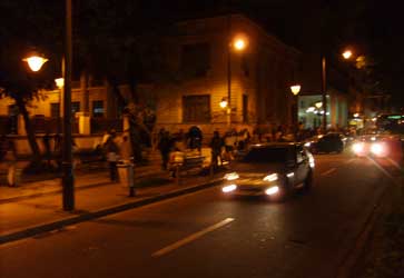 trafego de carros na rua do imperador em petrópolis